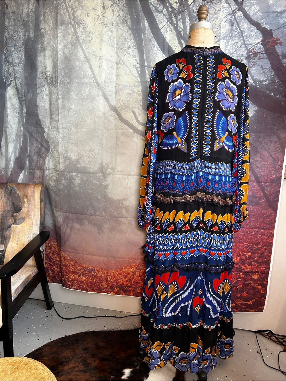 FARM Rio Bold Floral and Graphic Maxi Dress in Blue, Black, Yellow and Red - Picture 4 of 10
